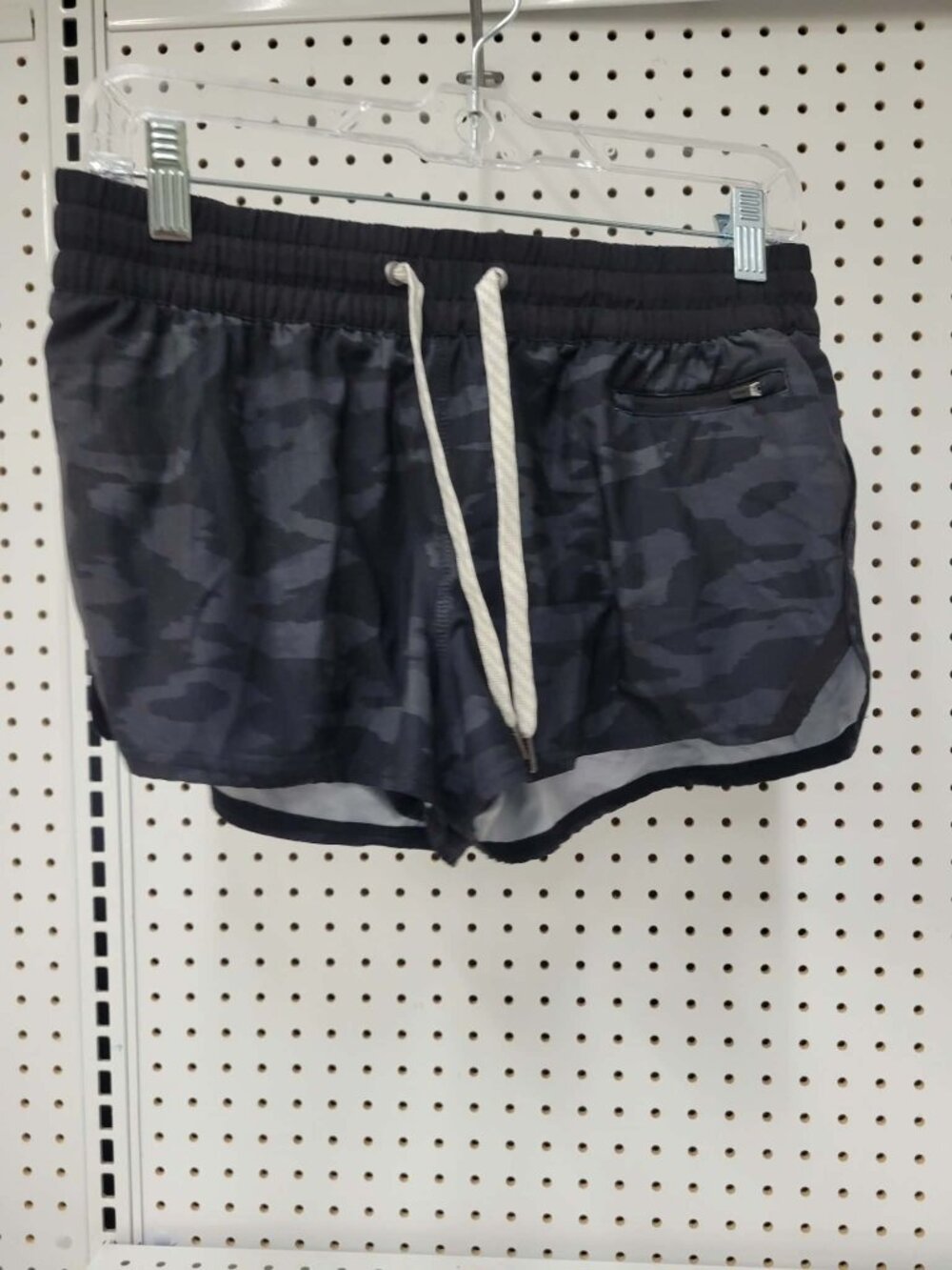 Vuori Womens Camo Drawstring Shorts Medium Recycled Polyester & Elastane Blend A